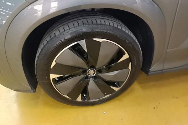 BYD Tang L 2025, 12700 км, за 29096 USD
