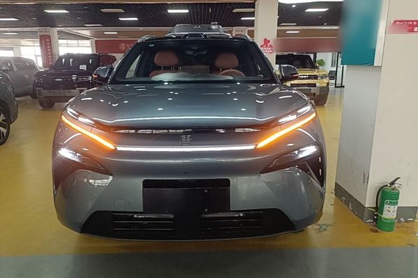 BYD Tang L 2025, 15900 км, за 28800 USD
