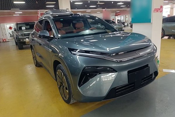 BYD Tang L 2025, 15900 км, за 28800 USD