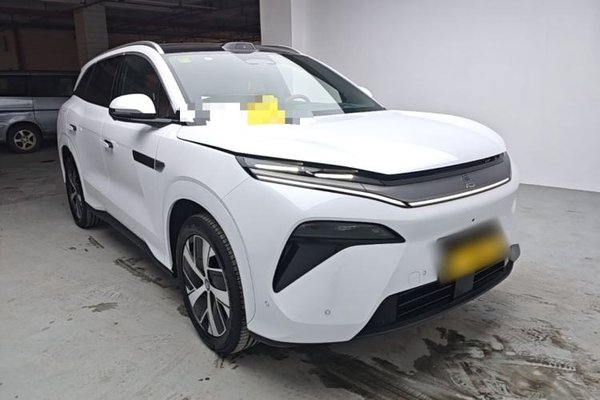 BYD Tang L 2025, 200 км, за 32358 USD