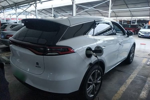 BYD Tang New Energy 2018, 110700 км, за 10394 USD