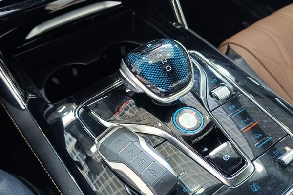 BYD Tang New Energy 2021, 20500 км, за 16161 USD - фото 23