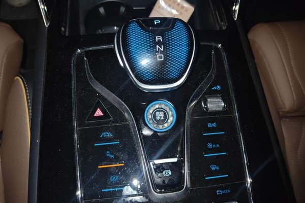BYD Tang New Energy 2021, 41500 км, за 16708 USD - фото 15