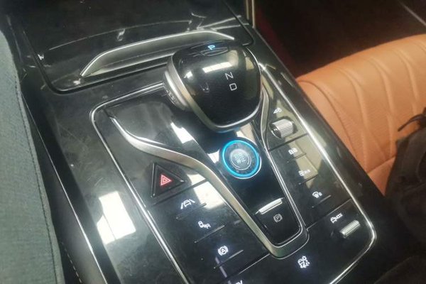 BYD Tang New Energy 2023, 39400 км, за 18397 USD - фото 16