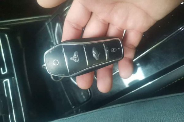 BYD Tang New Energy 2023, 39400 км, за 18397 USD - фото 23