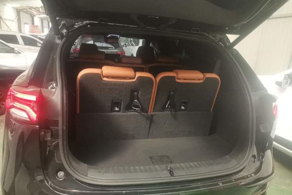 BYD Tang New Energy 2023, 39400 км, за 18397 USD - фото 22
