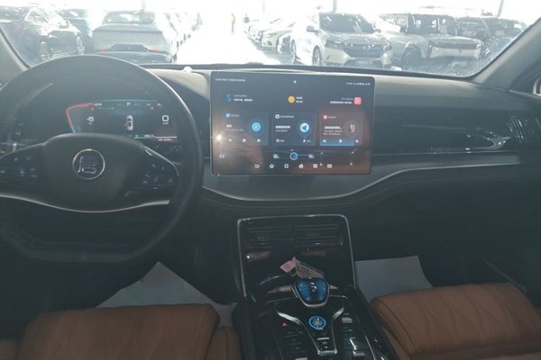 BYD Tang New Energy 2023, 45800 км, за 17507 USD - фото 12