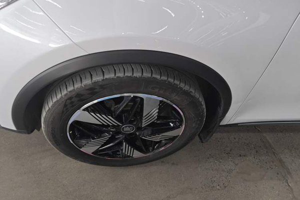 BYD Tang New Energy 2023, 45800 км, за 17507 USD - фото 10