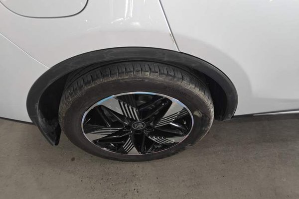 BYD Tang New Energy 2023, 45800 км, за 17507 USD - фото 11