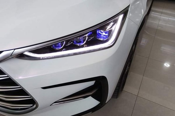 BYD Tang New Energy 2023, 76700 км, за 16631 USD - фото 8