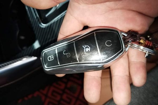 BYD Tang New Energy 2023, 76700 км, за 16631 USD - фото 23