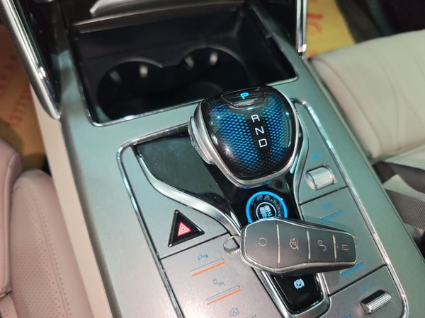 BYD Tang New Energy 2024, 42500 км, за 23363 USD