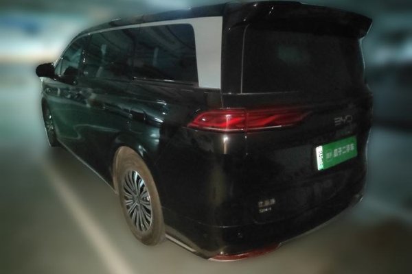 BYD Xia 2025, 10200 км, за 26592 USD