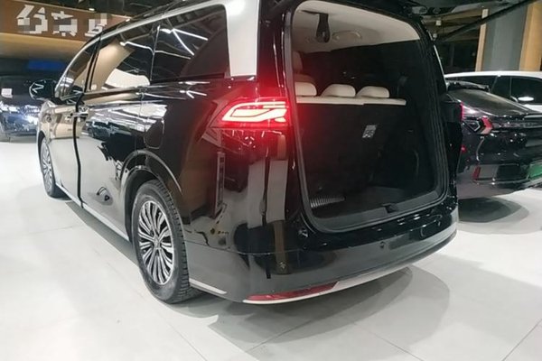 BYD Xia 2025, 26800 км, за 32522 USD