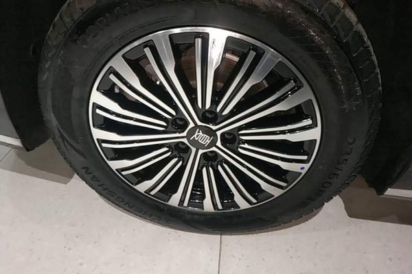 BYD Xia 2025, 26800 км, за 32522 USD - фото 11