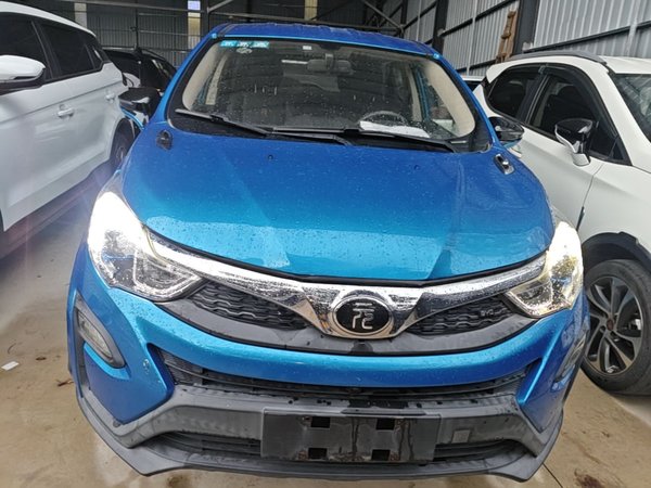 BYD Yuan 2016, 114100 км, за 9999999 USD
