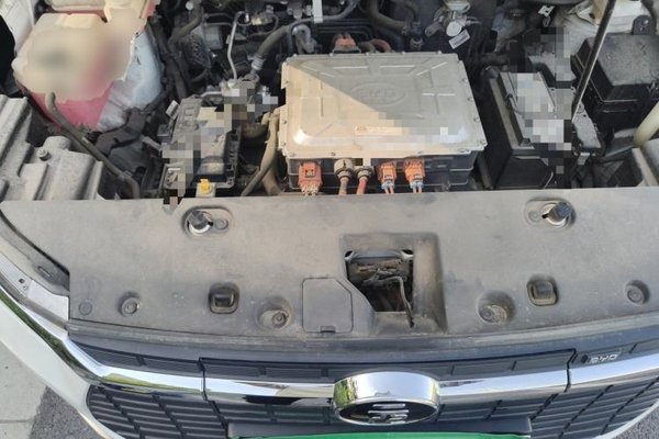 BYD Yuan New Energy 2019, 75600 км, за 6156 USD - фото 21