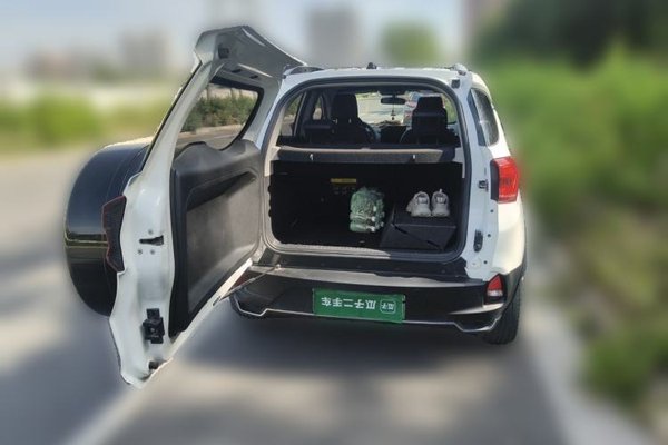 BYD Yuan New Energy 2019, 75600 км, за 6156 USD - фото 19