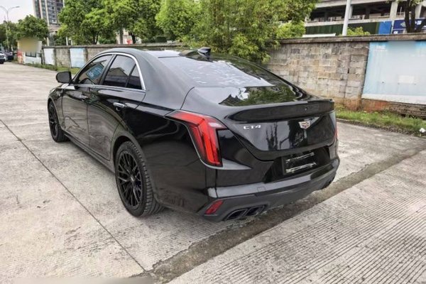 Cadillac CT4 2022, 31900 км, за 18115 USD