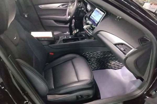Cadillac CT5 2023, 42300 км, за 24164 USD - фото 19