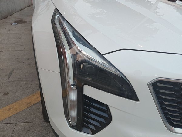 Cadillac XT4 · 2018 год