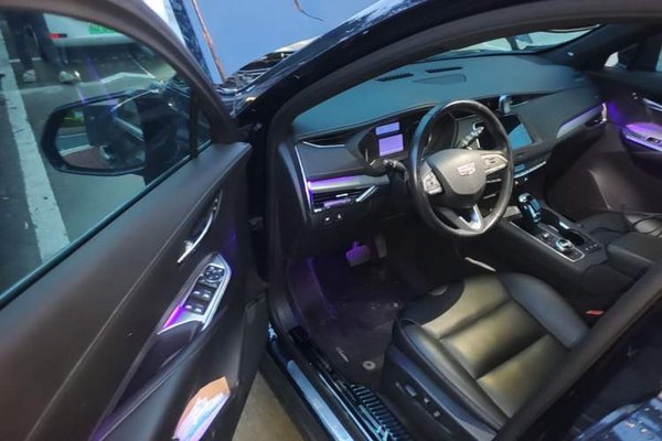 Cadillac XT4 2021, 49100 км, за 15955 USD - фото 17