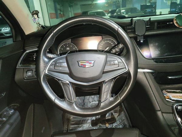 Cadillac XT5 2018, 113500 км, за 12390 USD