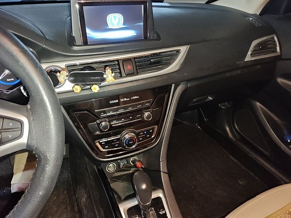 CHANGAN Alsvin V7 2015, 66300 км, за 2542 USD - фото 14