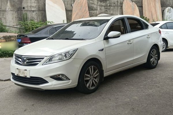 CHANGAN Eado · 2015 год