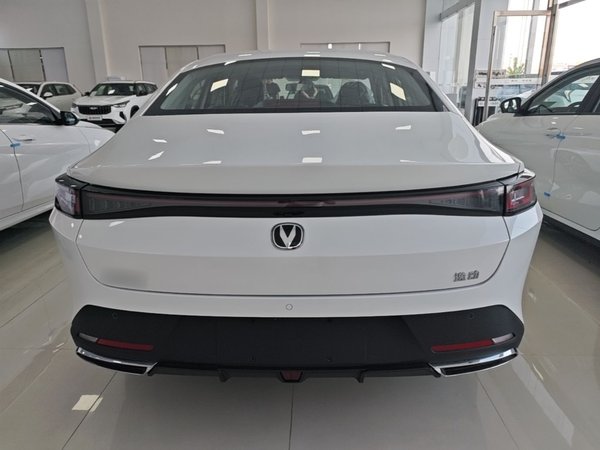 CHANGAN Eado 2025, 100 км, за 11733 USD