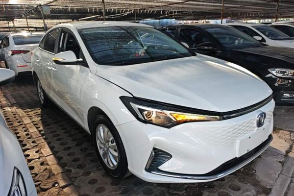 CHANGAN Eado New Energy 2022, 25900 км, за 8993 USD