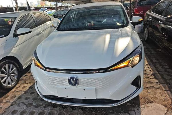 CHANGAN Eado New Energy 2022, 25900 км, за 8993 USD