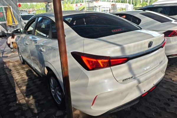 CHANGAN Eado New Energy 2022, 25900 км, за 8993 USD