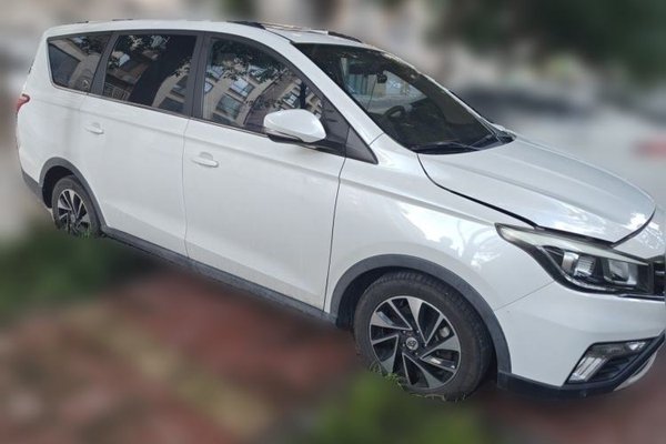 CHANGAN OSHAN A800 2017, 53000 км, за 5877 USD