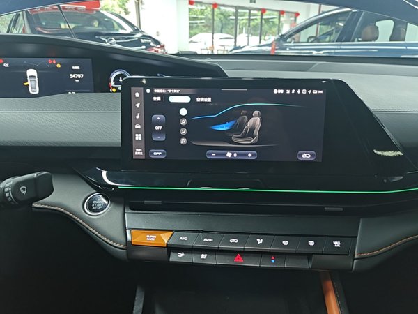 CHANGAN UNI-V 2022, 54800 км, за 12148 USD