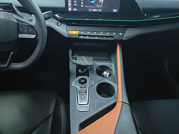 CHANGAN UNI-V 2022, 54800 км, за 12148 USD
