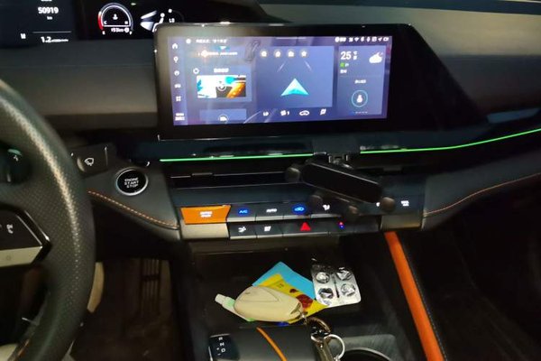 CHANGAN UNI-V 2022, 50900 км, за 8757 USD - фото 13