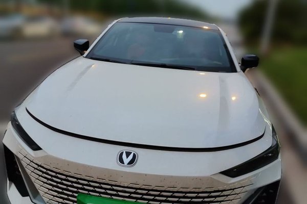 CHANGAN UNI-V 2022, 50900 км, за 8757 USD