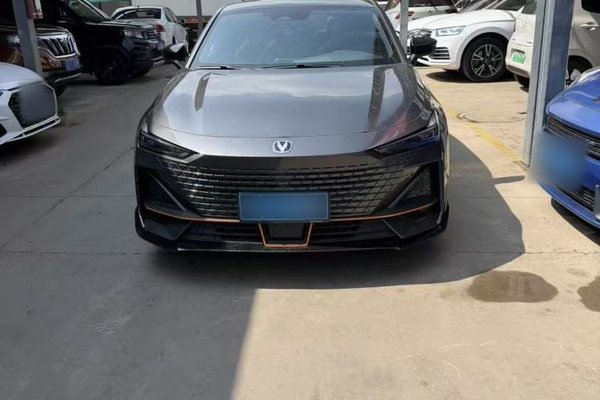 CHANGAN UNI-V 2023, 19000 км, за 14077 USD