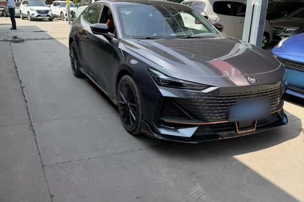 CHANGAN UNI-V 2023, 19000 км, за 14077 USD