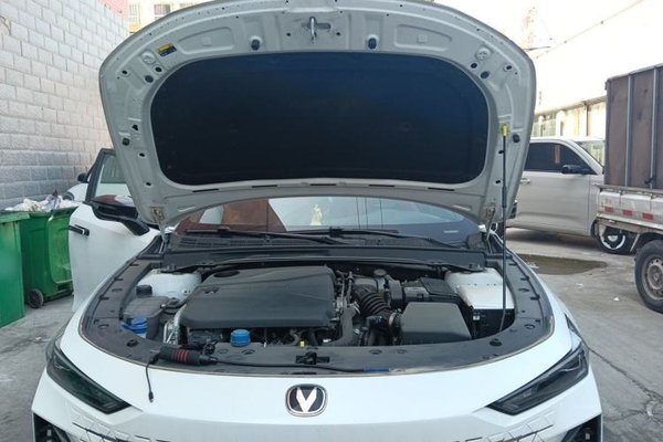 CHANGAN UNI-V 2023, 13000 км, за 12556 USD - фото 21