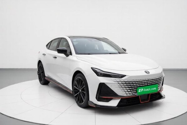 CHANGAN UNI-V 2023, 13000 км, за 12556 USD