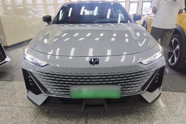 CHANGAN UNI-V iDD 2023, 1200 км, за 14923 USD