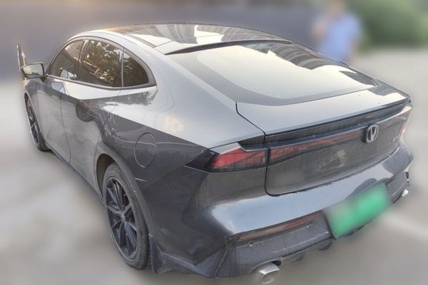 CHANGAN UNI-V iDD 2023, 38800 км, за 12678 USD