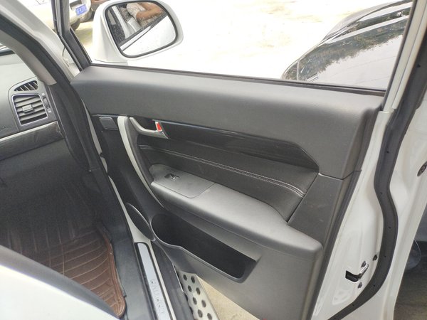 Chevrolet Captiva 2015, 77200 км, за 5955 USD - фото 25