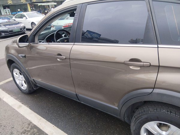 Chevrolet Captiva 2017, 113100 км, за 5051 USD