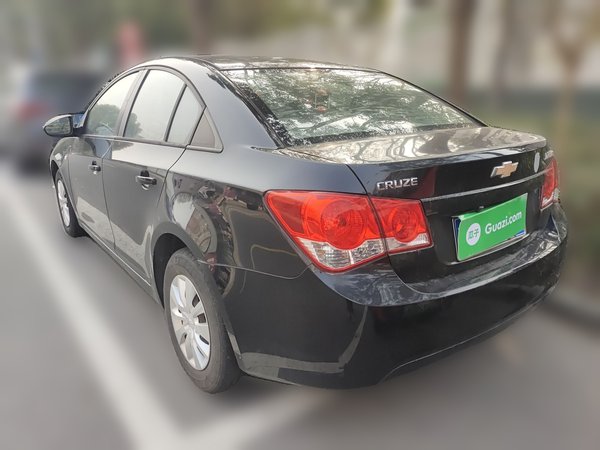 Chevrolet Cruze 2013, 70400 км, за 2564 USD