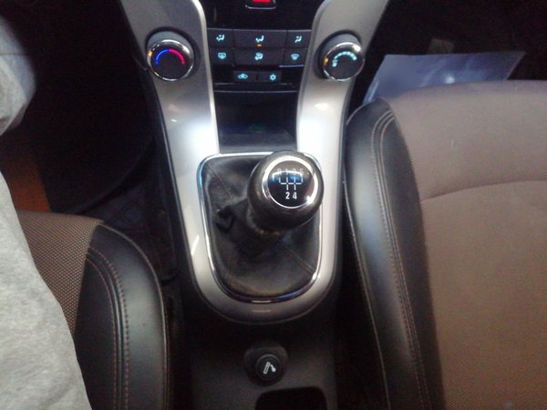 Chevrolet Cruze 2013, 148300 км, за 4018 USD - фото 15