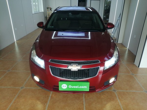 Chevrolet Cruze 2013 Hatchback 1.6L Manual Luxury Model, 2013 года