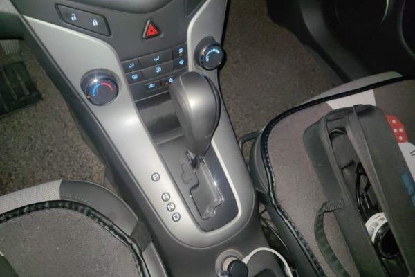 Chevrolet Cruze 2013, 143900 км, за 3428 USD - фото 14